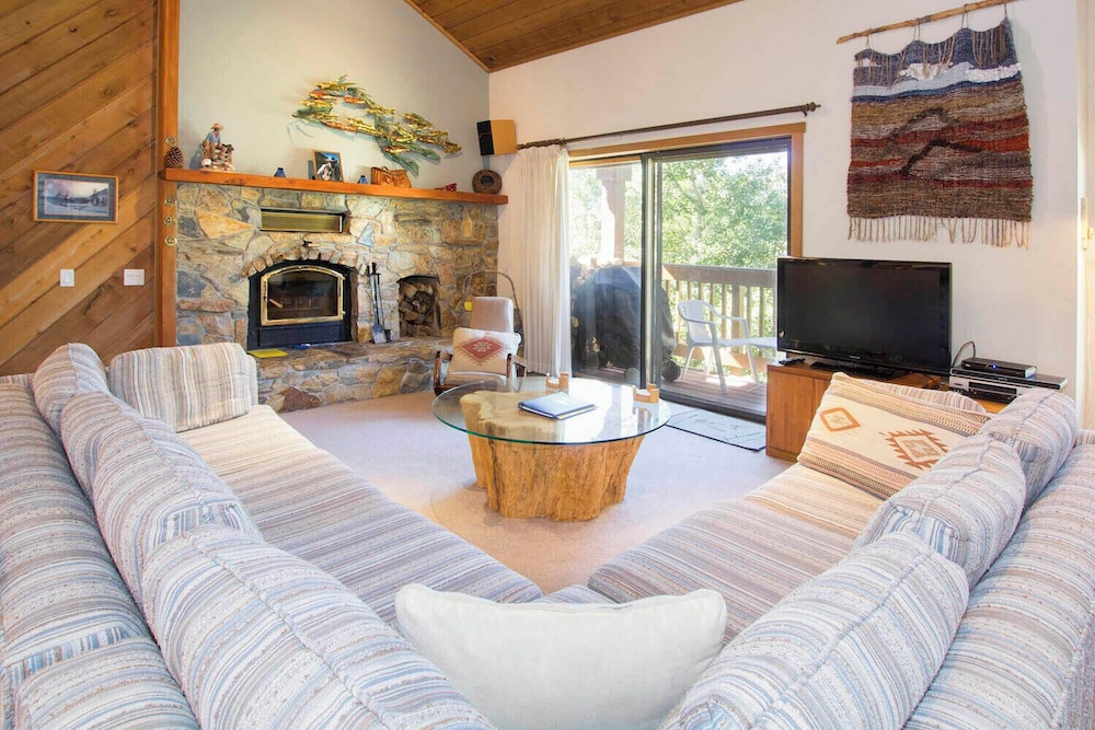 Condo, Multiple Beds, Fireplace, Mountain View (Snowcreek #418)