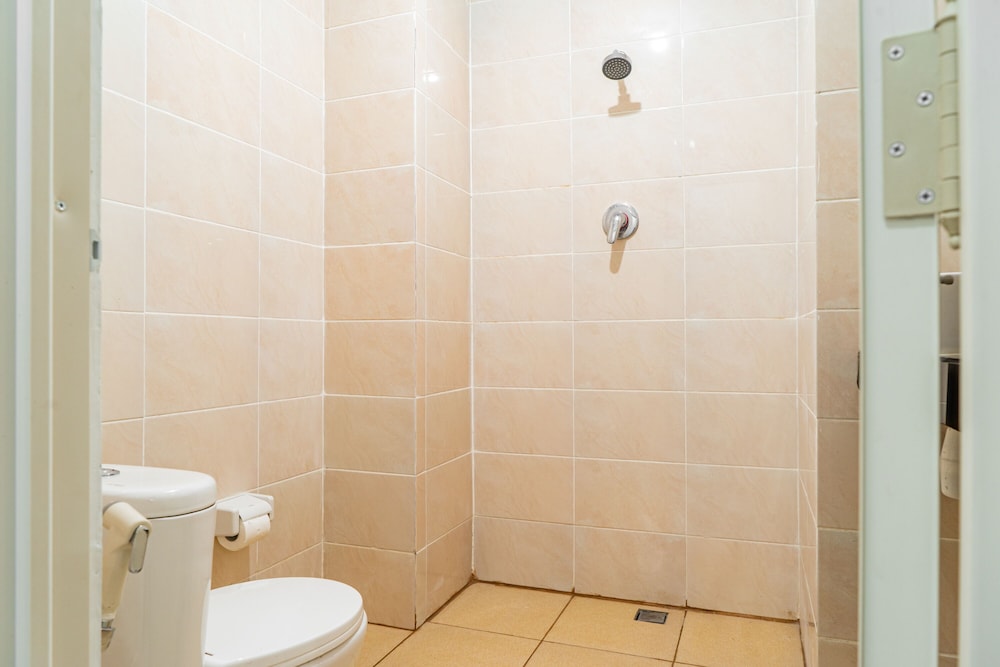 Twin Room (RedDoorz) - Photo 4
