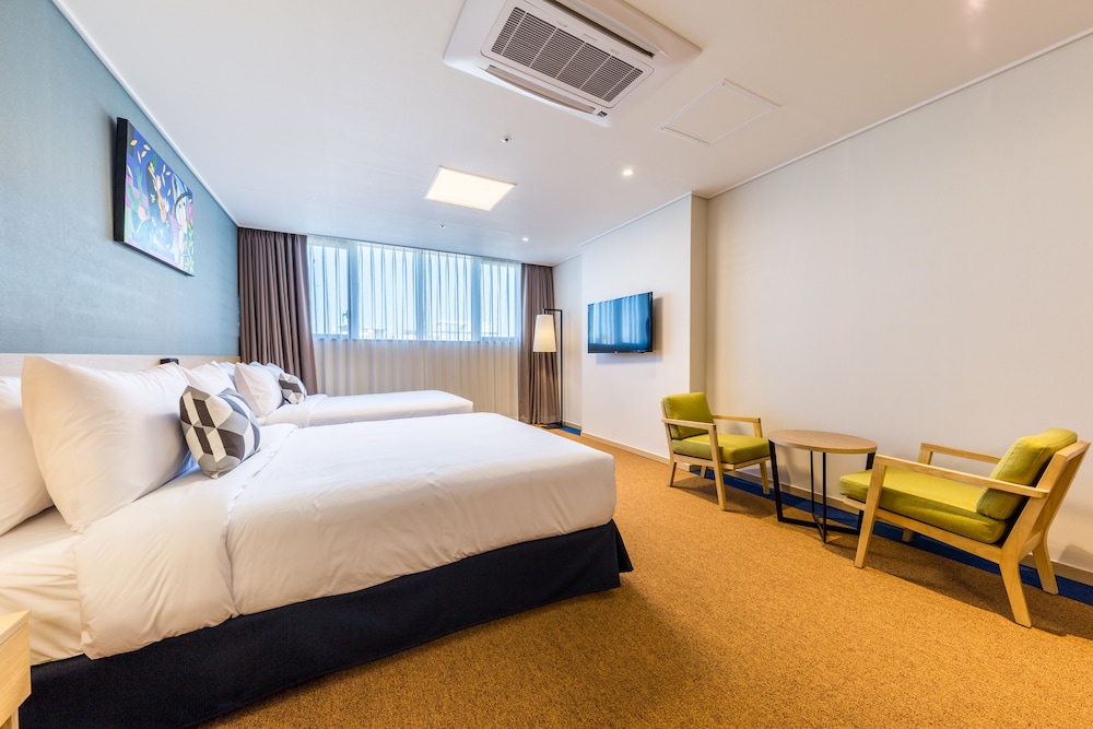 Family Suite, 2 Double Beds, Non Smoking photo 2