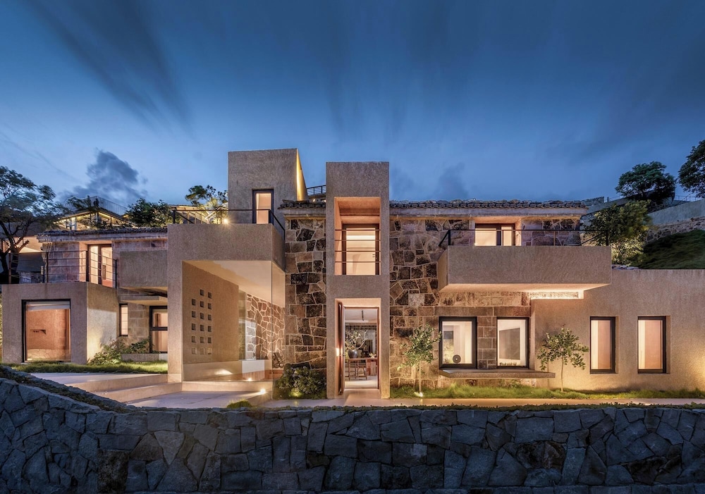Luxury House, Resort View