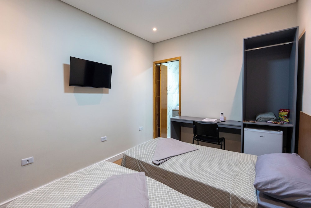 Basic Double or Twin Room, Private Bathroom photo 2