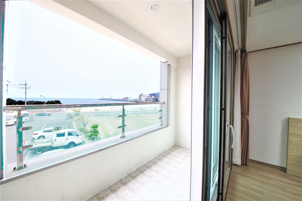 Deluxe Twin Room, 1 Bedroom, Ocean View photo 3