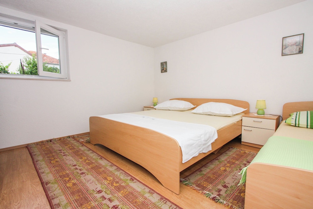 Apartment (A2)