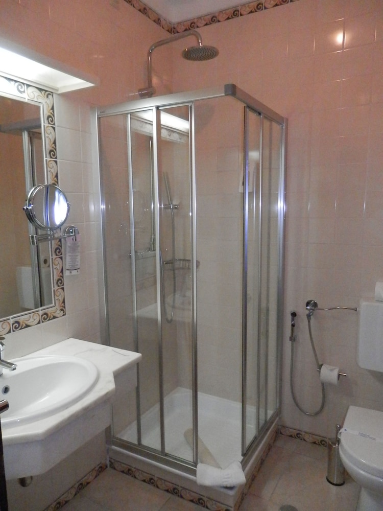 Classic Double or Twin Room, 1 Bedroom - Photo 6