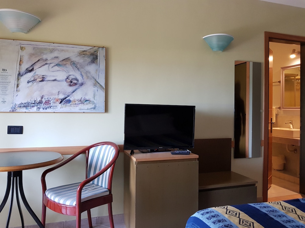 Standard Double or Twin Room - Photo 5