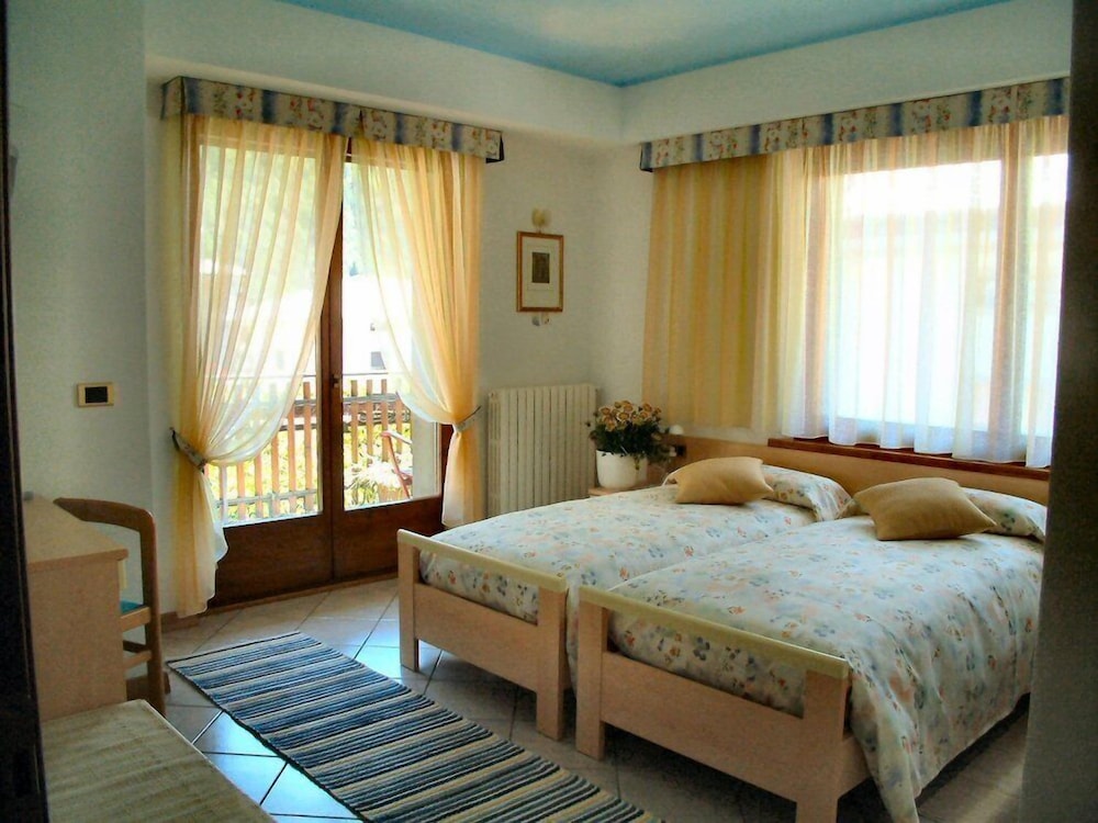 Double Room, 1 Queen Bed, Garden View photo 1