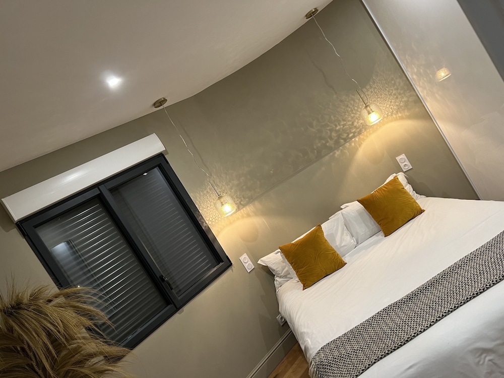 Deluxe Apartment, Ensuite - Photo 8