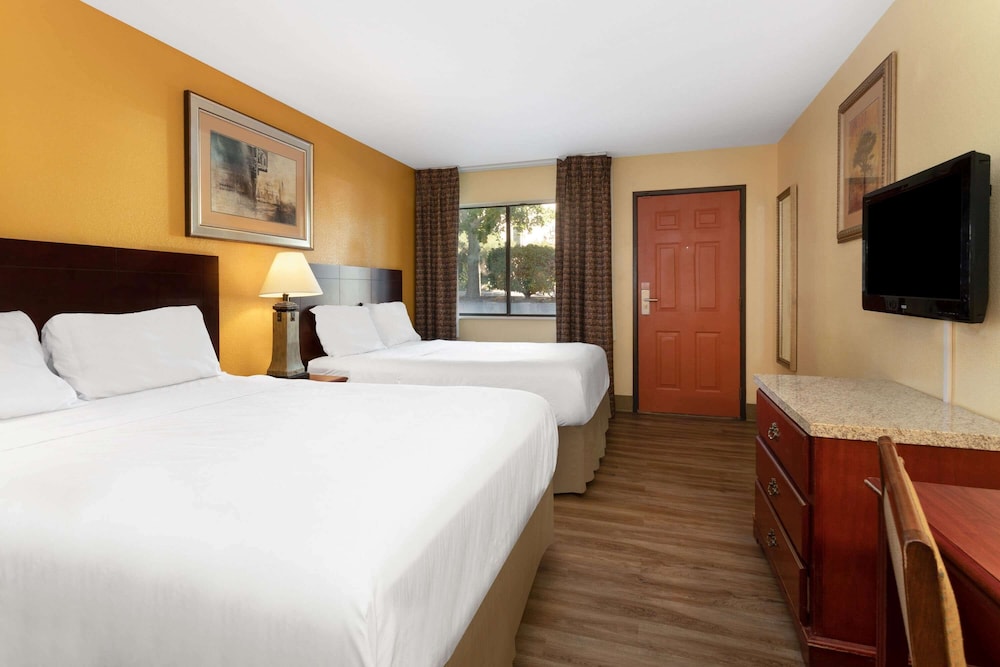 Room, 2 Queen Beds, Non Smoking - Photo 3