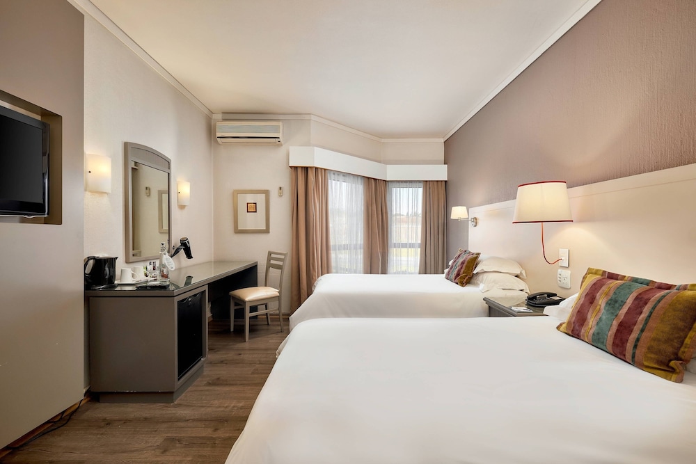 Deluxe Room, 2 Queen Beds - Photo 3