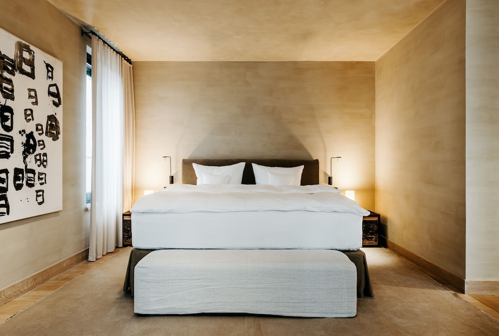 Signature Suite (New Chancellery)