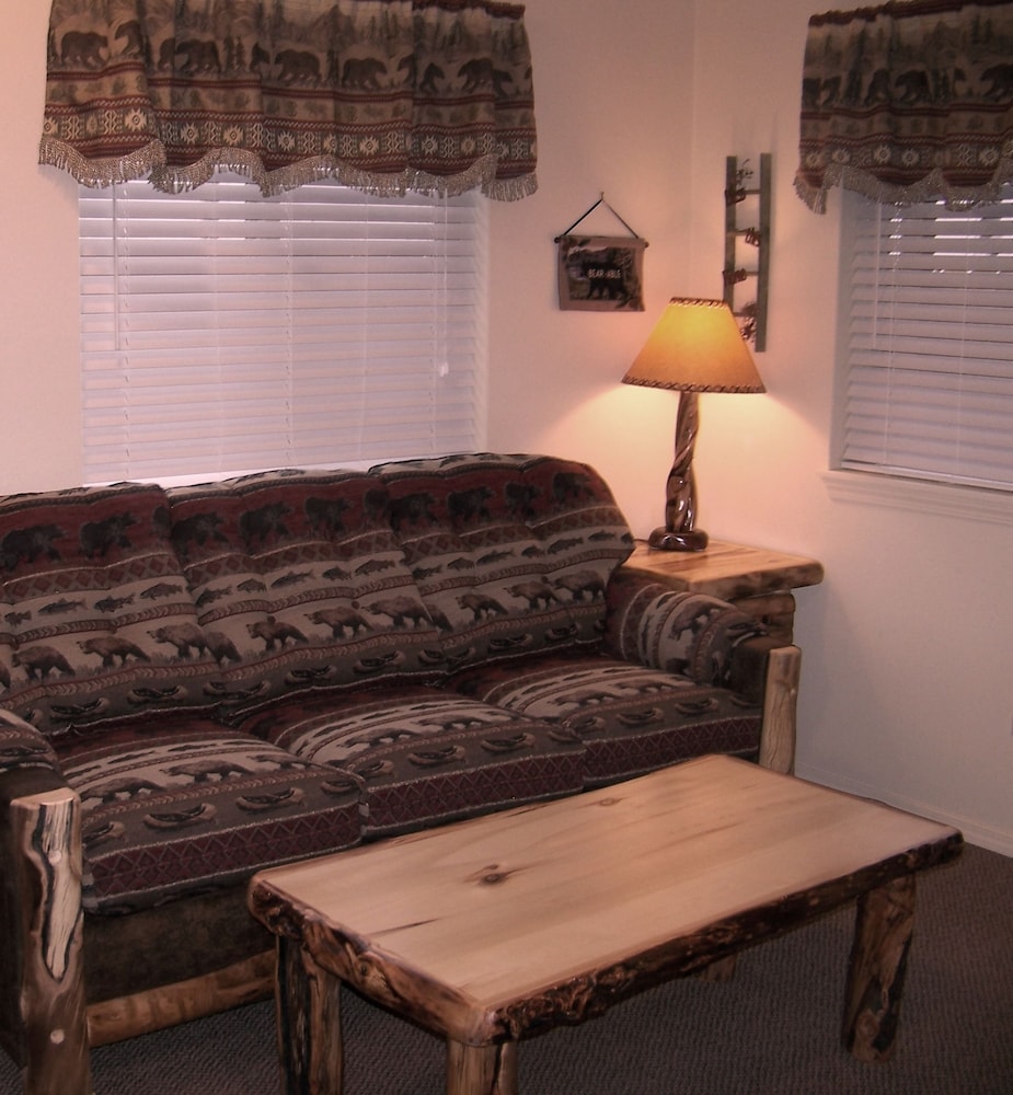 Deluxe Apartment, 1 King Bed with Sofa bed, Kitchen (Microwave, Refrigerator, Coffee Maker) photo 3