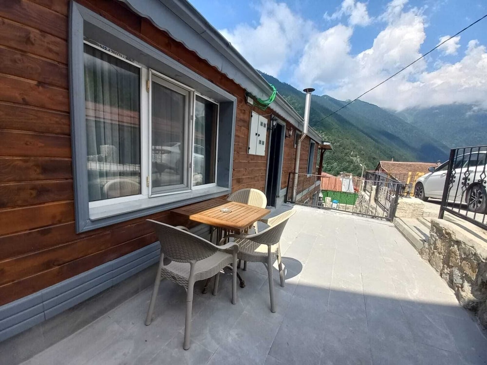 Standard Room, 1 Double Bed with Sofa bed, Patio, Mountain View photo 2