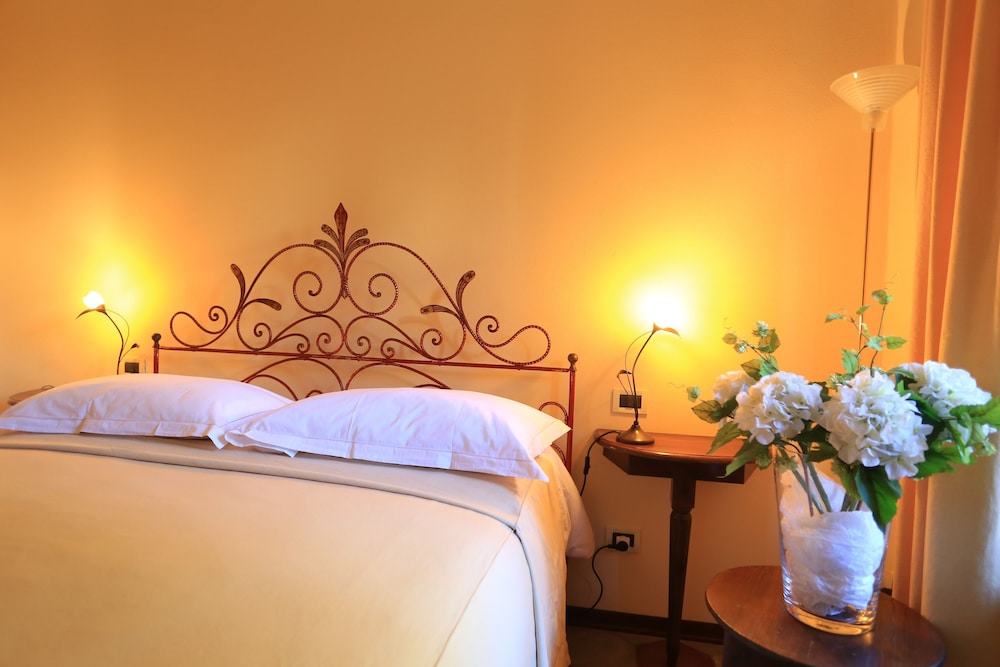 Standard Double Room, 1 Double Bed, Park View, Garden Area photo 2