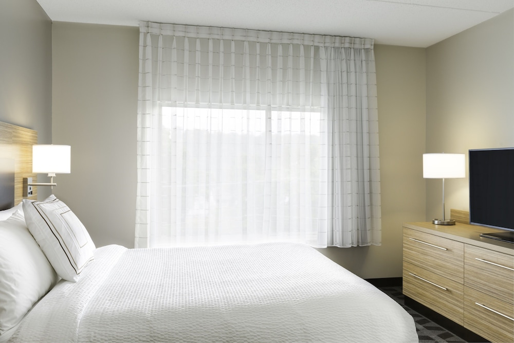 Suite, 1 Queen Bed with Sofa bed, Corner photo 1