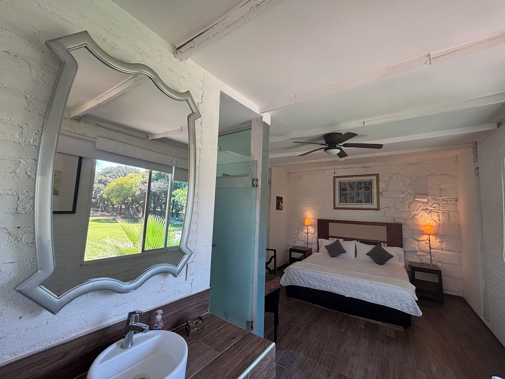 Standard Single Room, 1 King Bed, Annex Building photo 1