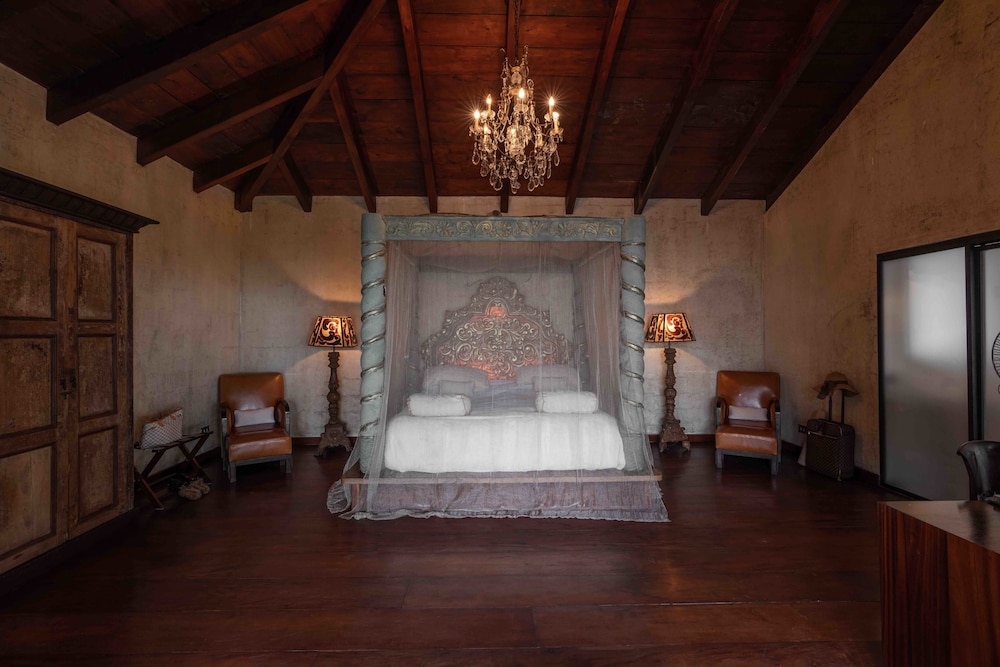 Signature Suite