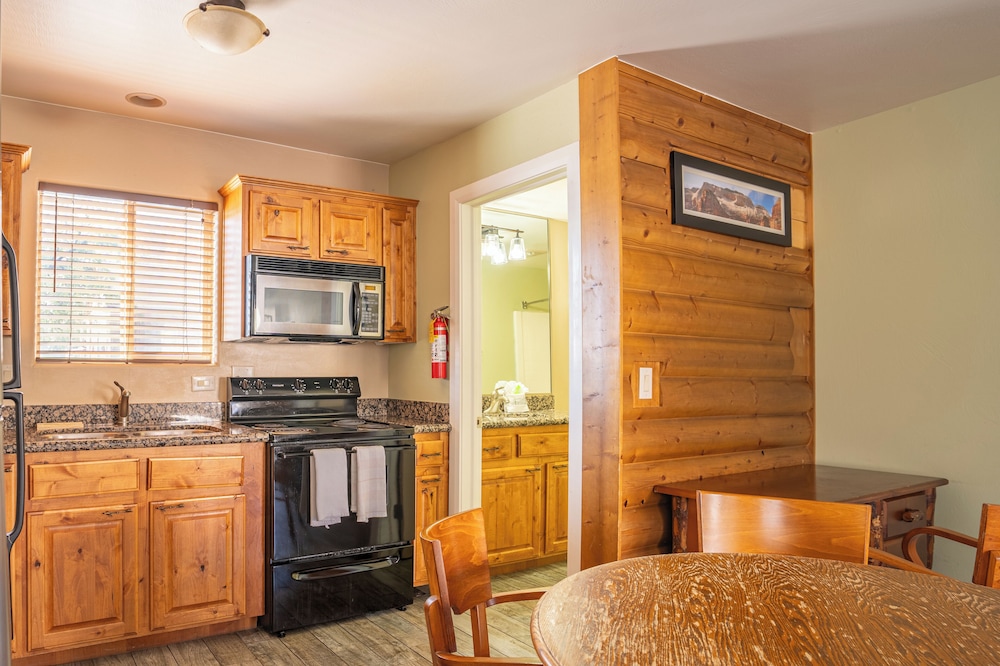 Family Room - Photo 4