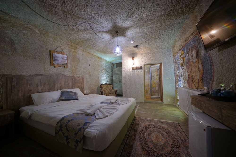 Deluxe Cave Room - Photo 5