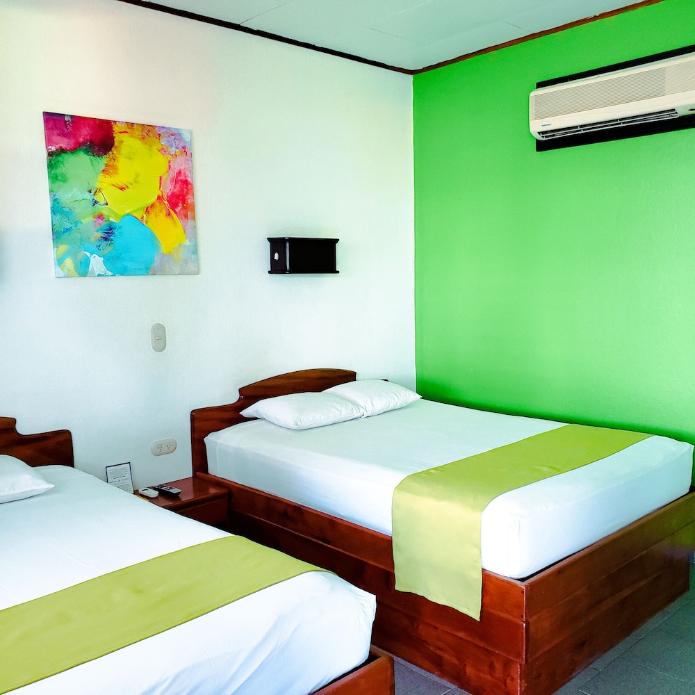 Standard room 1 Double Bed and 1 Twin Bed photo 2