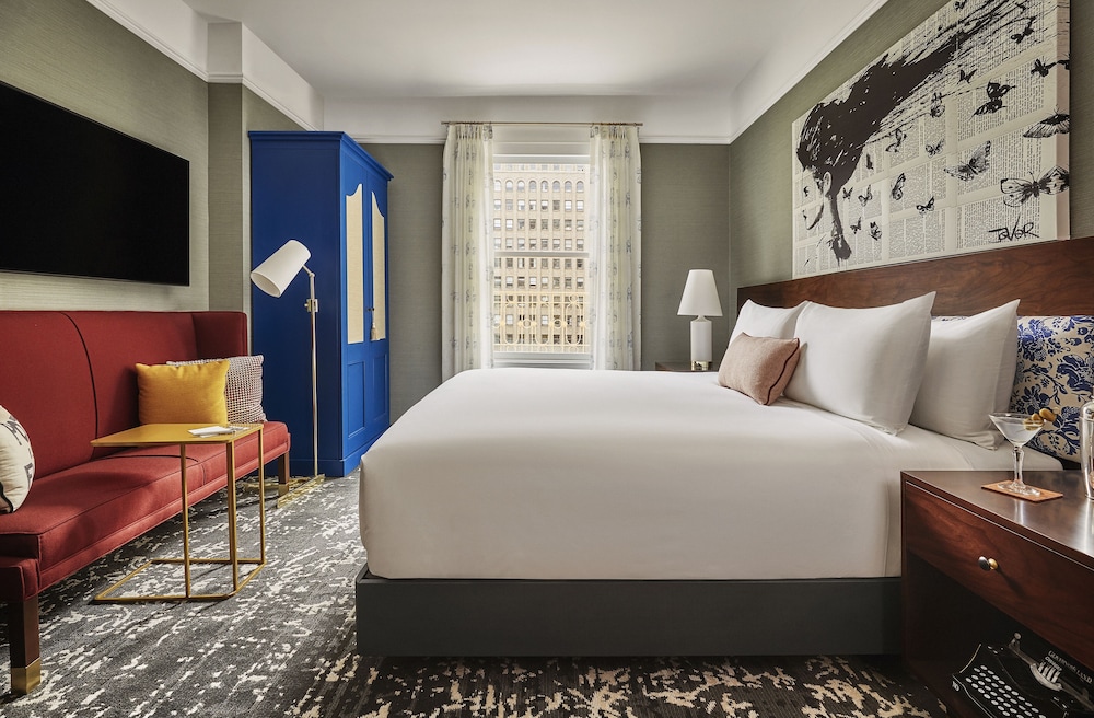 Premier Room, 1 King Bed - Photo 2