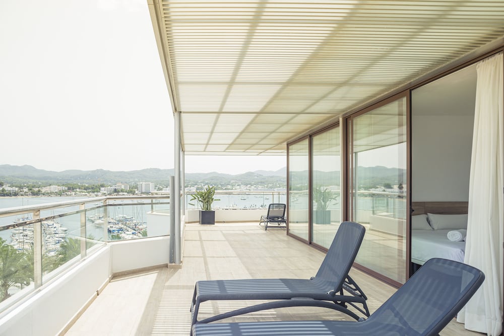 Premium Penthouse, 2 Bedrooms, Terrace, Sea View photo 3