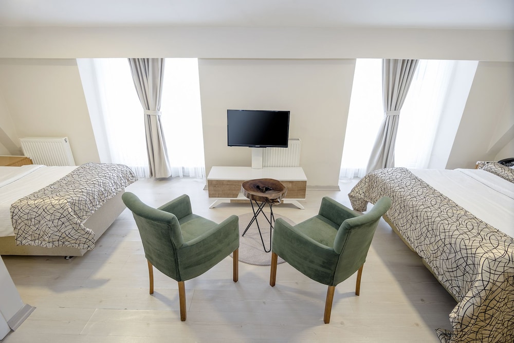 Romantic Suite, Balcony