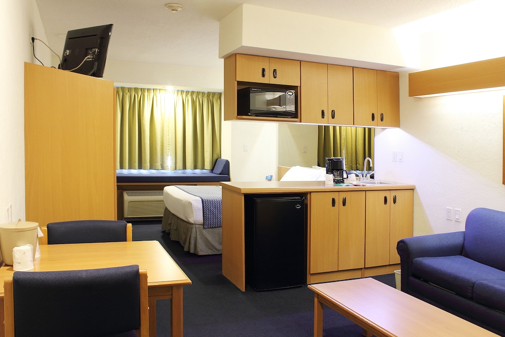 Standard Suite, 1 Queen Bed with Sofa bed - Photo 3