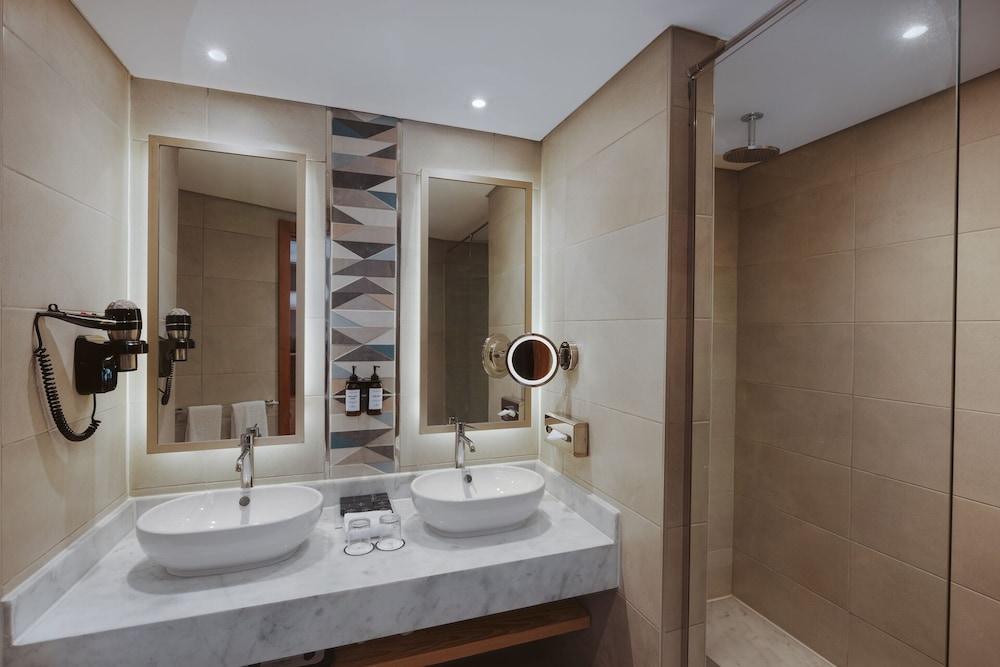 Executive Pool Suite