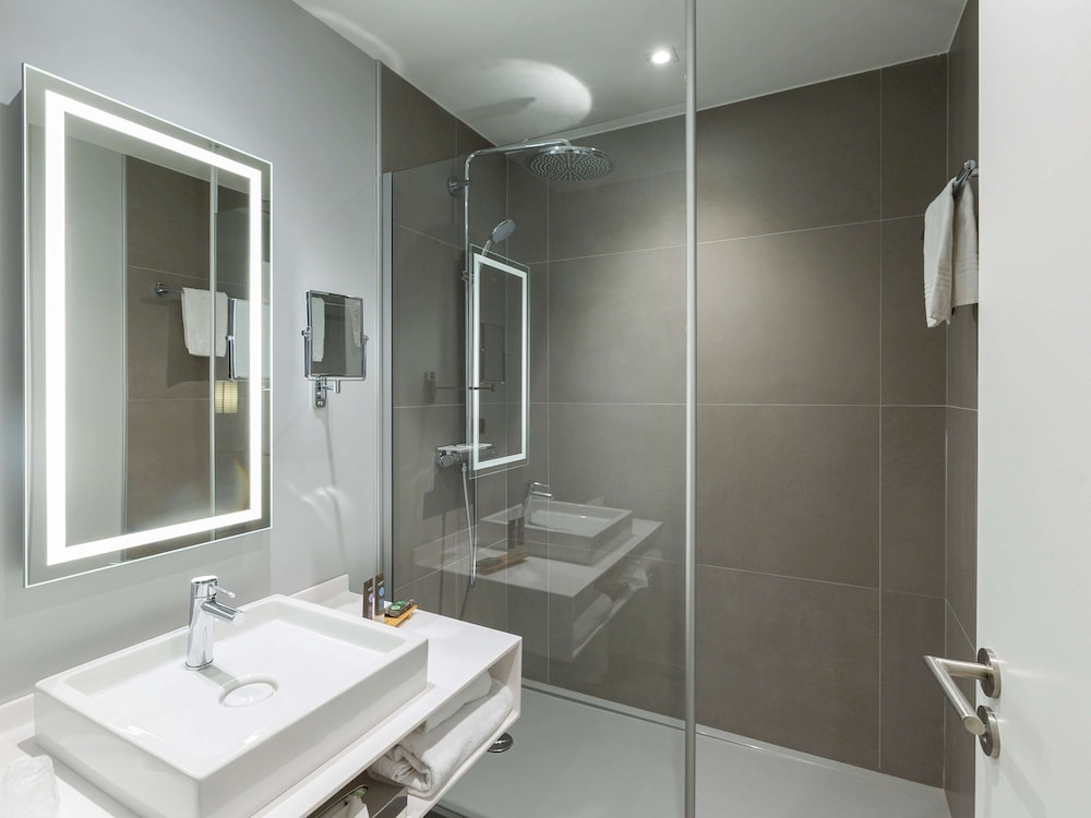 Executive Room, 1 Double Bed with Sofa bed - Photo 8