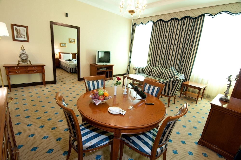 Luxury Suite photo 1