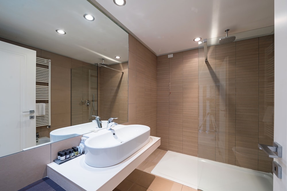 Junior Suite, Partial Lake View photo 2
