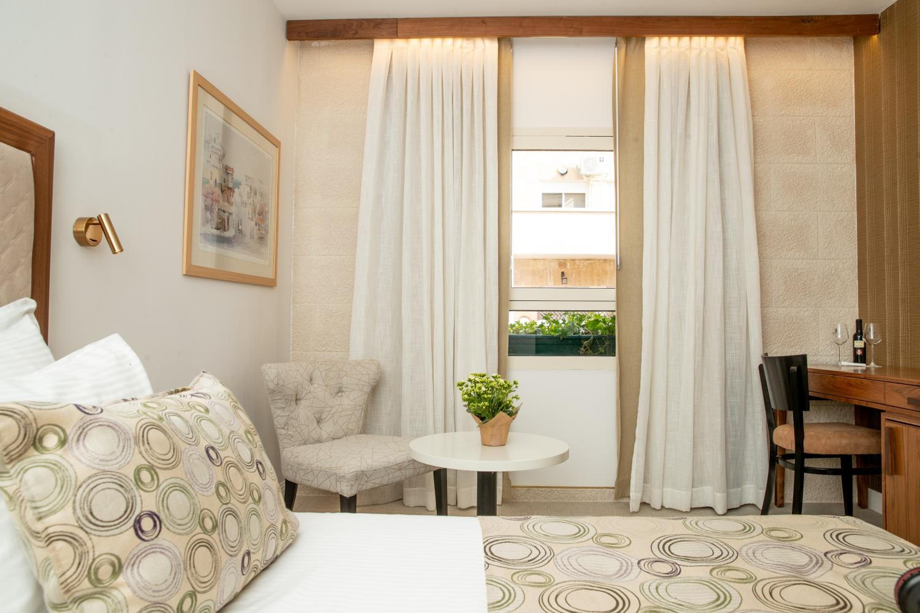 Standard Twin Room - Photo 1