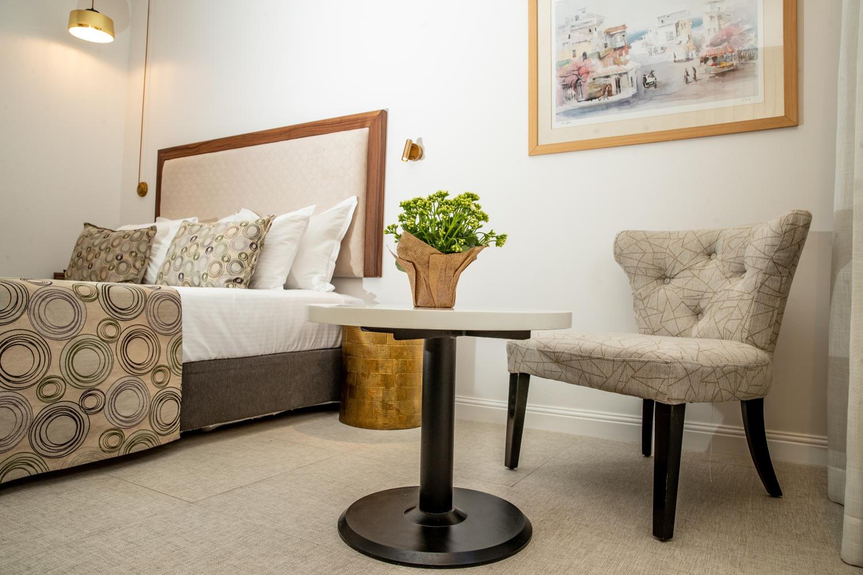 Standard Twin Room - Photo 9