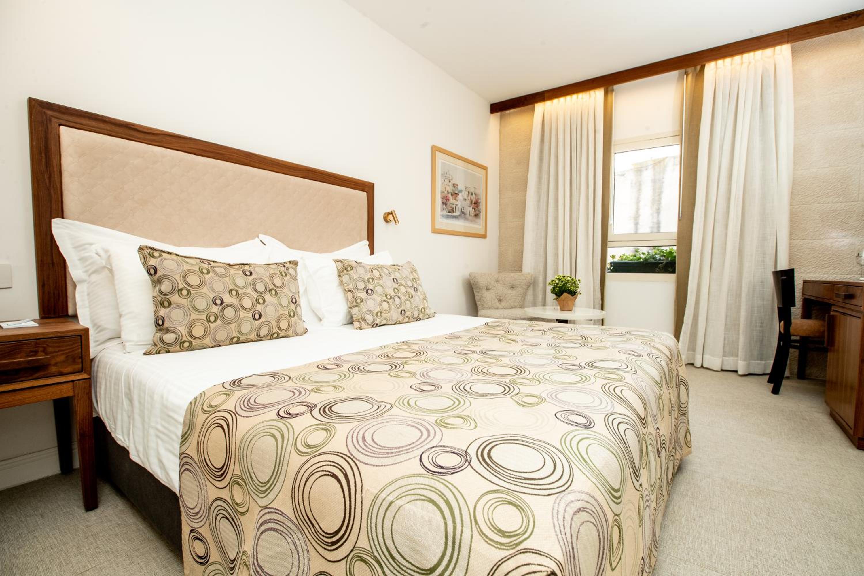 Standard Twin Room - Photo 2