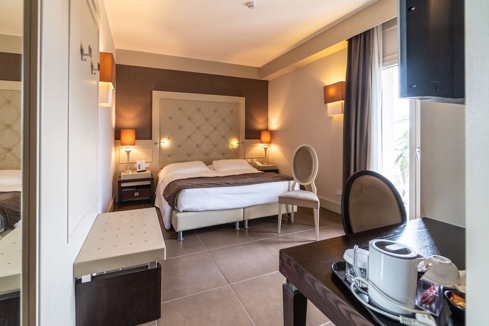Superior Room, 1 King Bed, Non Smoking (Gulf View)