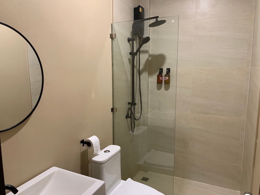 Deluxe Double Room, 1 King Bed, Garden View - Photo 11