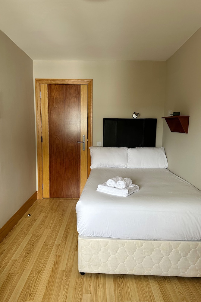Single Room, 1 Twin Bed, Shared Bathroom