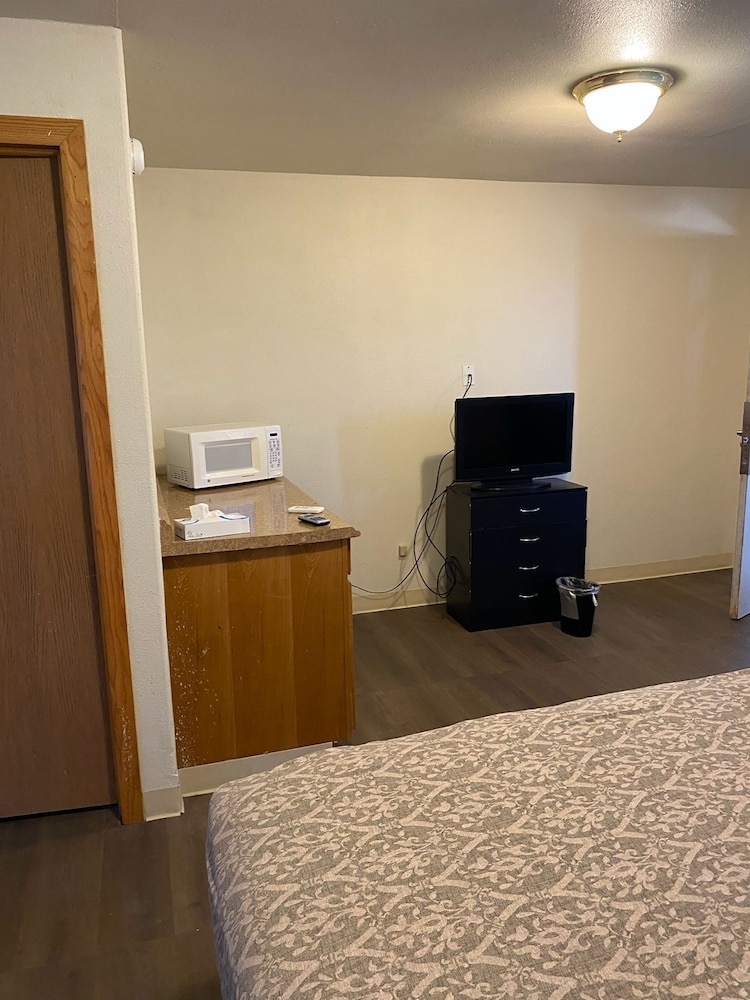 Standard Quadruple Room, 2 Queen Beds, Non Smoking photo 3
