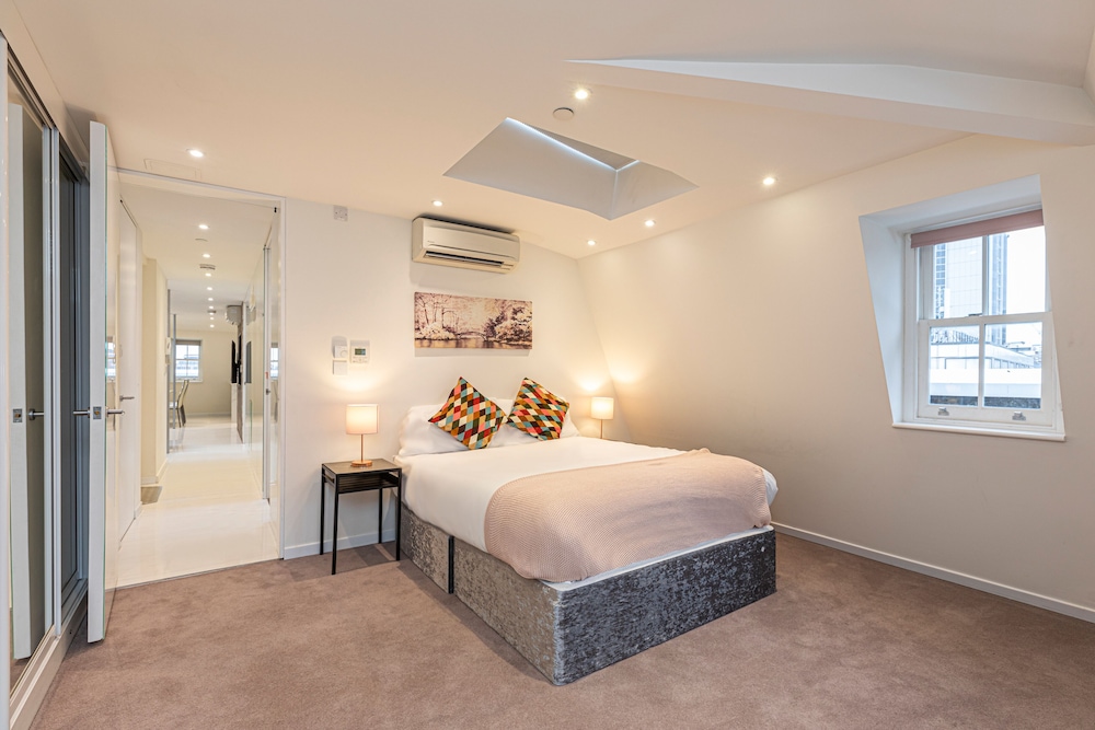 Penthouse, Ensuite photo 2