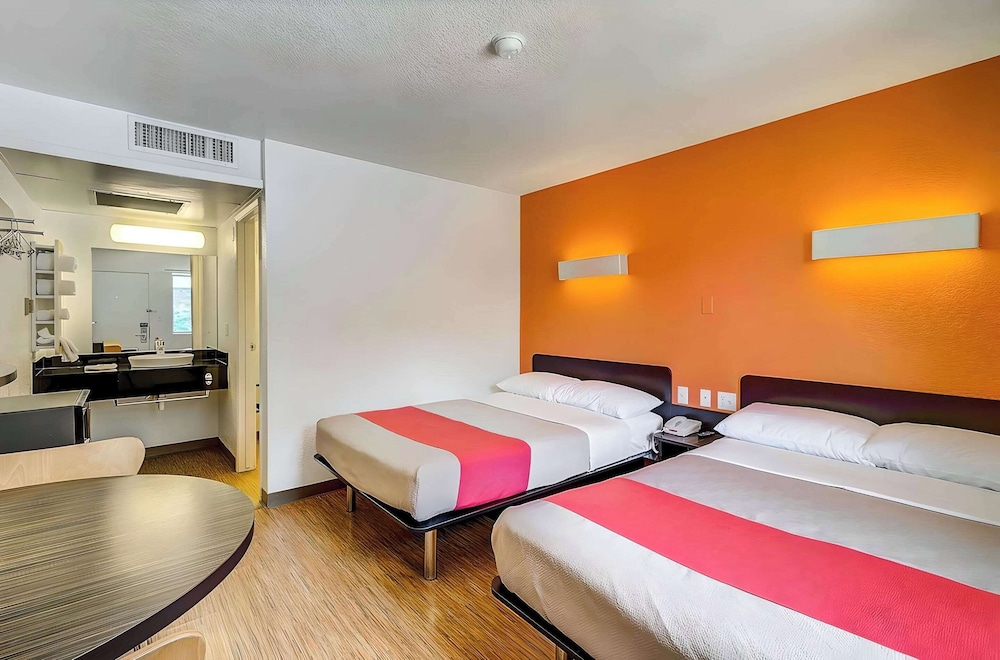 Deluxe Room, 2 Double Beds, Non Smoking, Refrigerator & Microwave photo 1