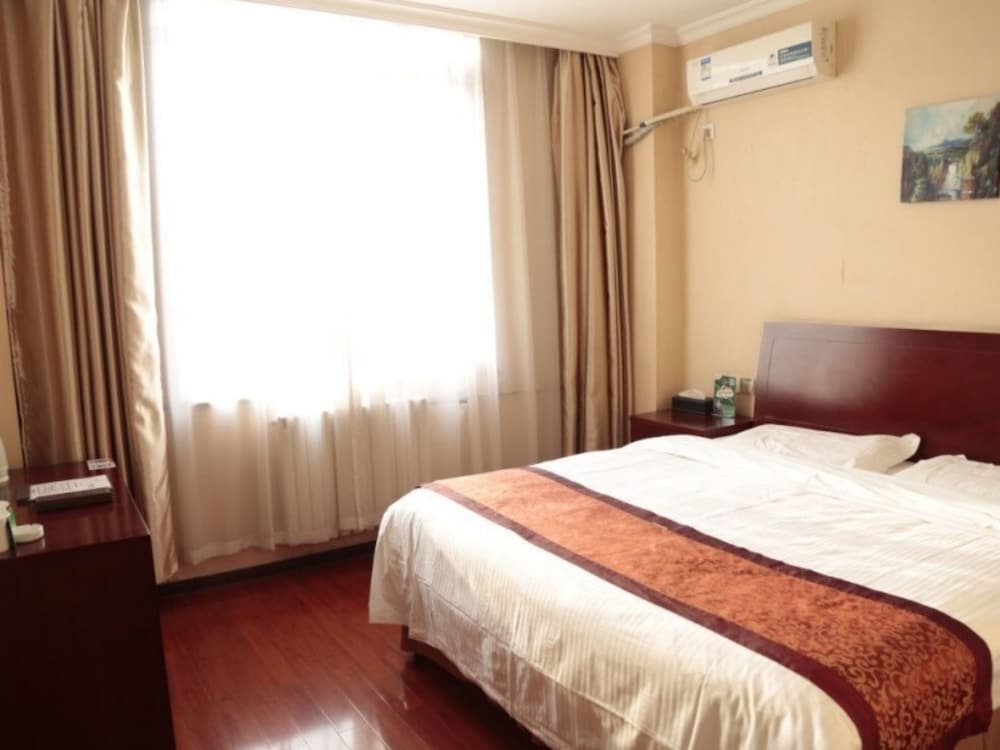 Classic Room, 1 King Bed photo 3