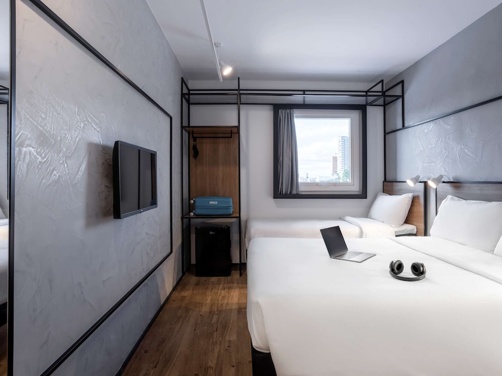 Standard Room, Multiple Beds - Photo 5