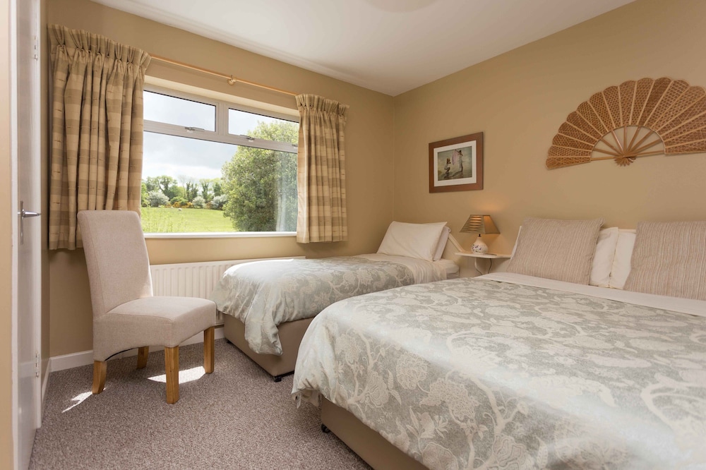 Family Room, Ensuite photo 2