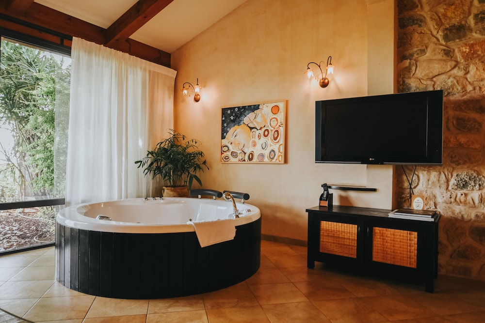 Deluxe Suite, 1 Bedroom, Lakeside photo 3