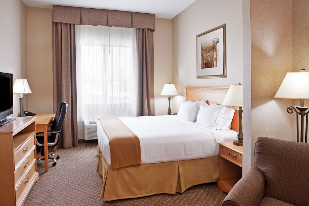 Suite, 1 King Bed - Photo 2