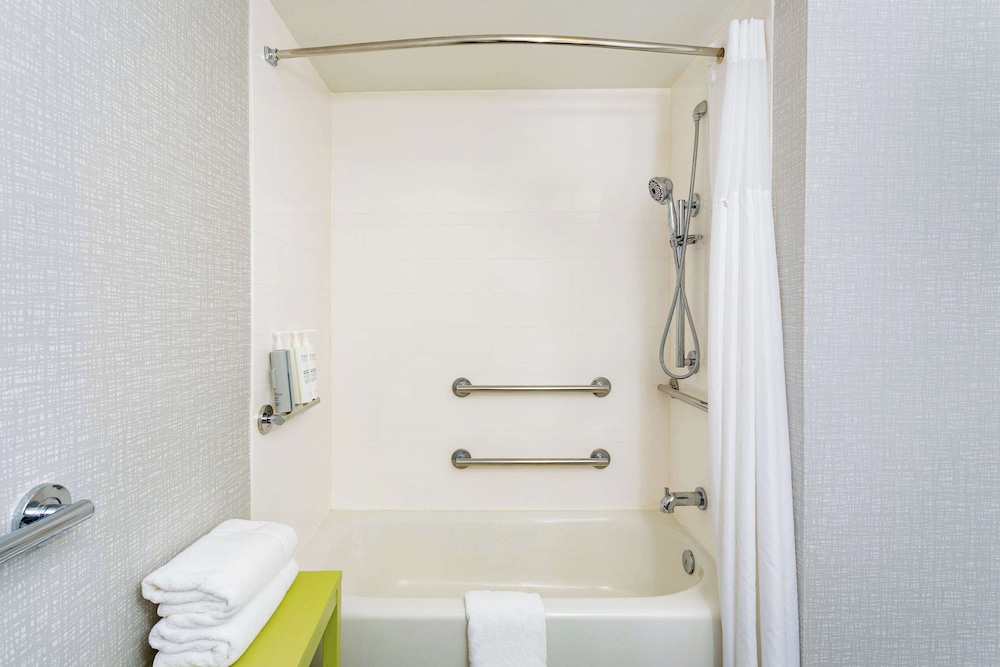 One KNG ACCESSIBLE TUB NS - Photo 4