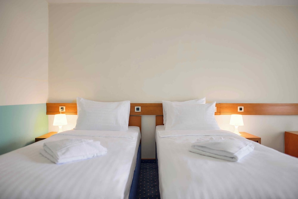 Standard Double or Twin Room - Photo 4