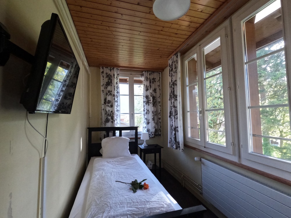 Classic Double Room, 2 Twin Beds - Photo 3
