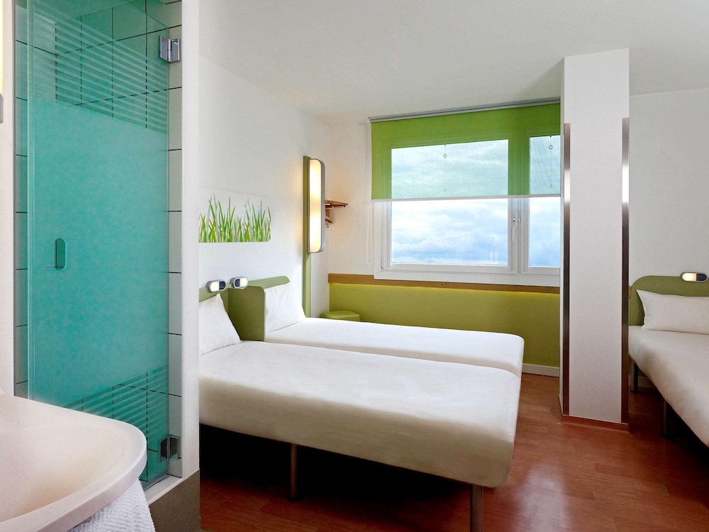 Standard Triple Room, 3 Twin Beds - Photo 1
