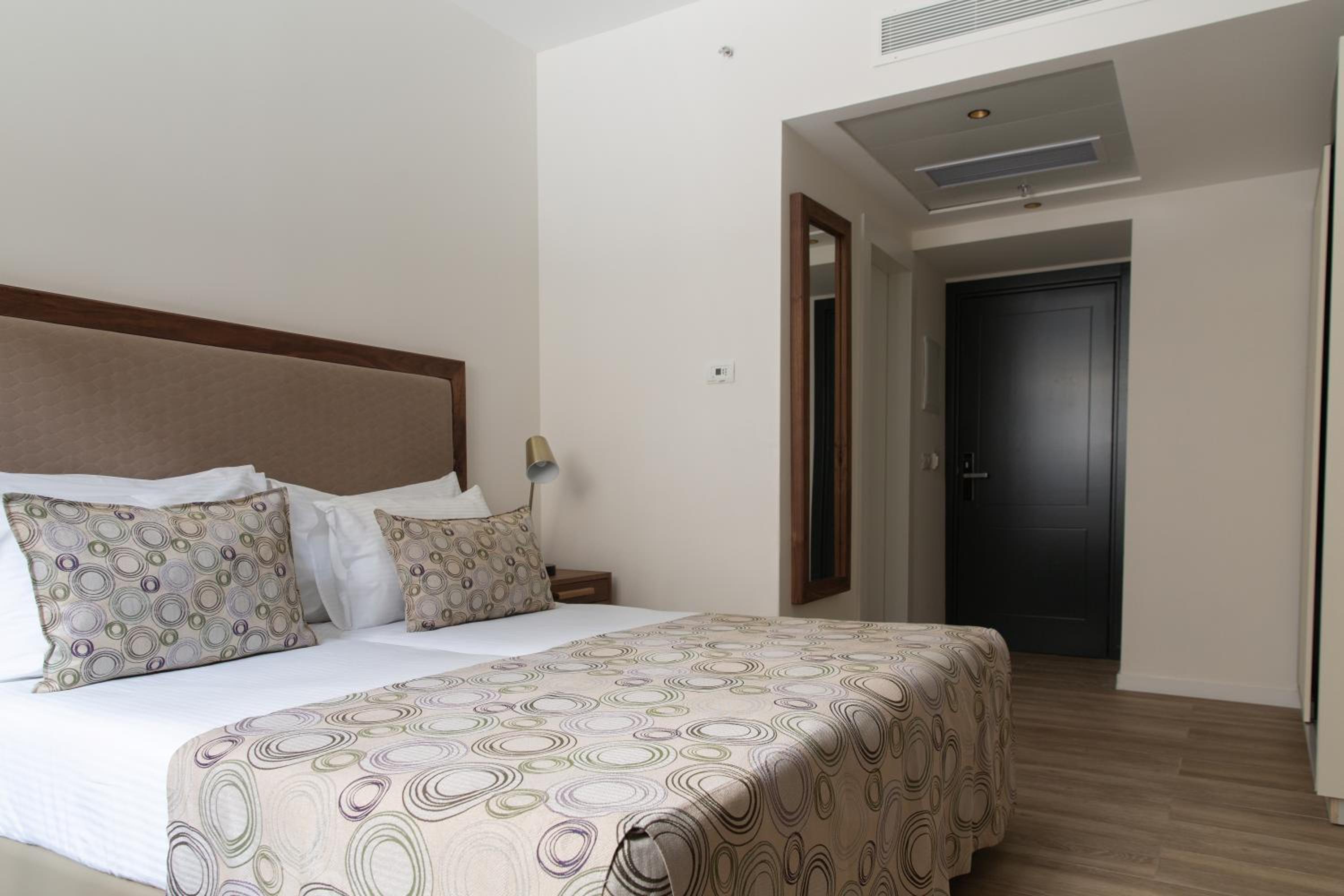 Twin Room with Balcony - Photo 1